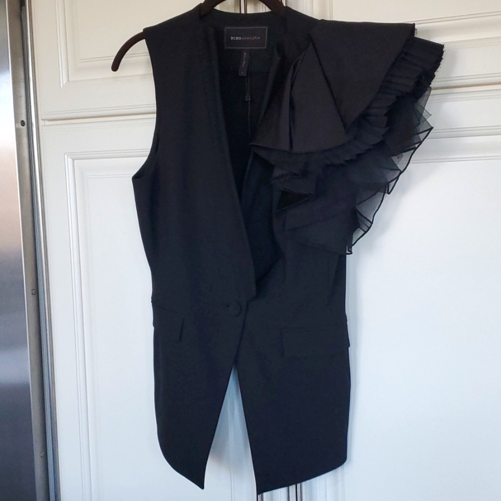 BCBG Shawl Lapel Ruffle sleeve vest
